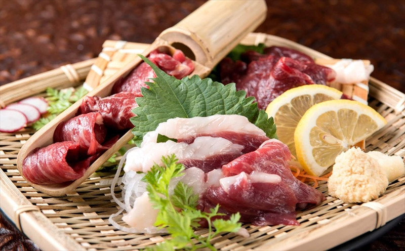 馬刺しの盛り合わせ